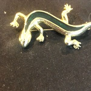 Gecko pin with green and gold